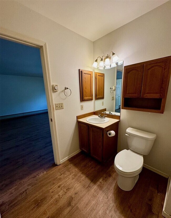 Building Photo - Gorgeous 2-Bedroom, 1-Bathroom Condo for Rent