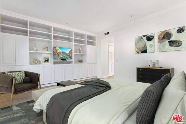 Building Photo - 2025 S Beverly Glen Blvd