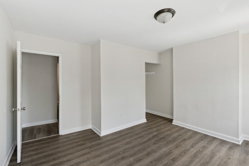 Building Photo - 931 W York St