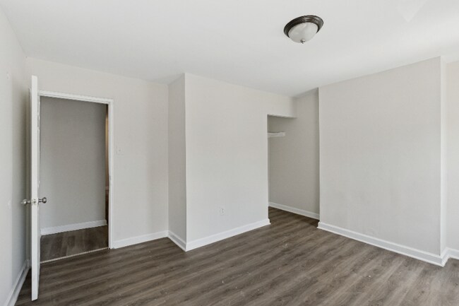 Building Photo - 931 W York St