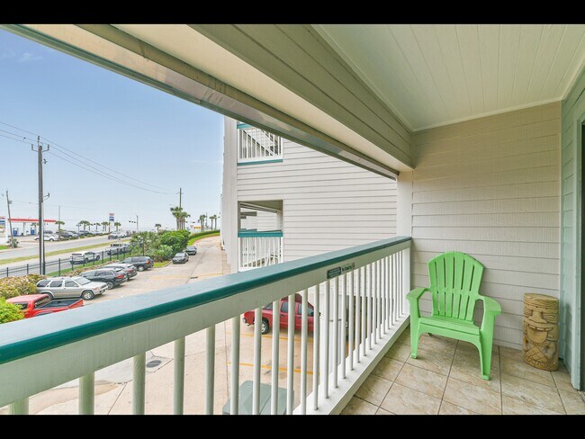 Building Photo - 6102 Seawall Blvd