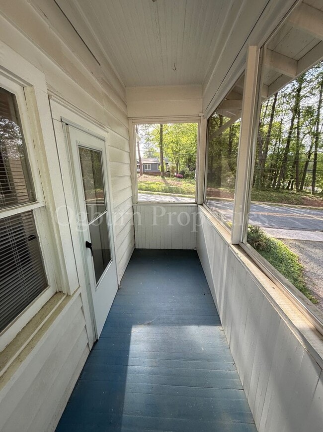 Building Photo - 2127 Queen St