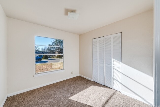 Building Photo - 827 Horseshoe Trail