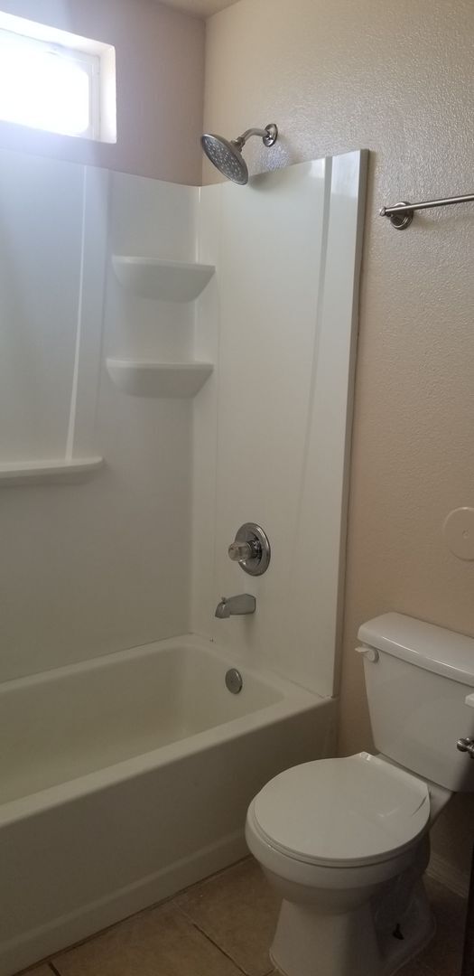 Building Photo - Charming 3 bedroom, 2 bath in Northeast El...
