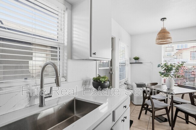 Building Photo - 2606 Juan St