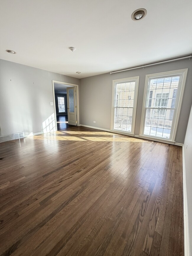 Building Photo - 145 Pine Tree Ln