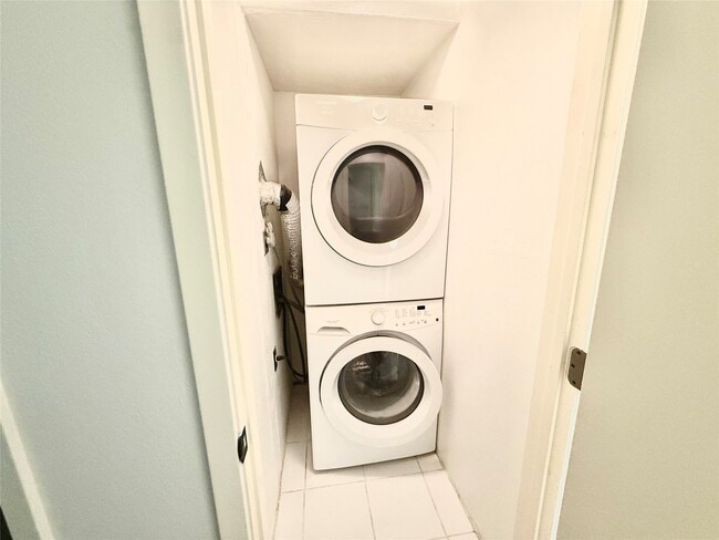 Building Photo - 2750 Holly Hall St