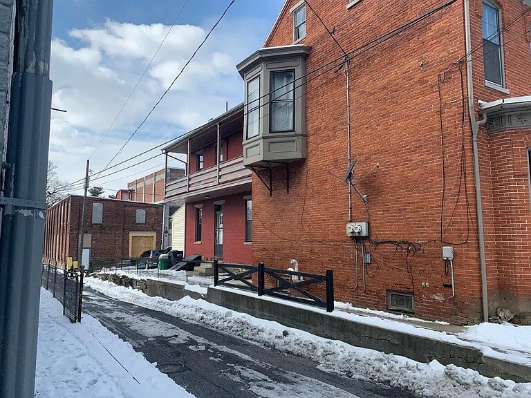 Building Photo - 130 N 3rd St