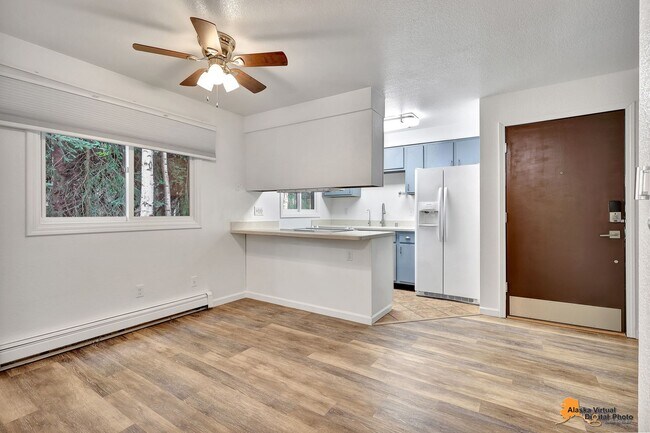 Building Photo - 1102 Broaddus St