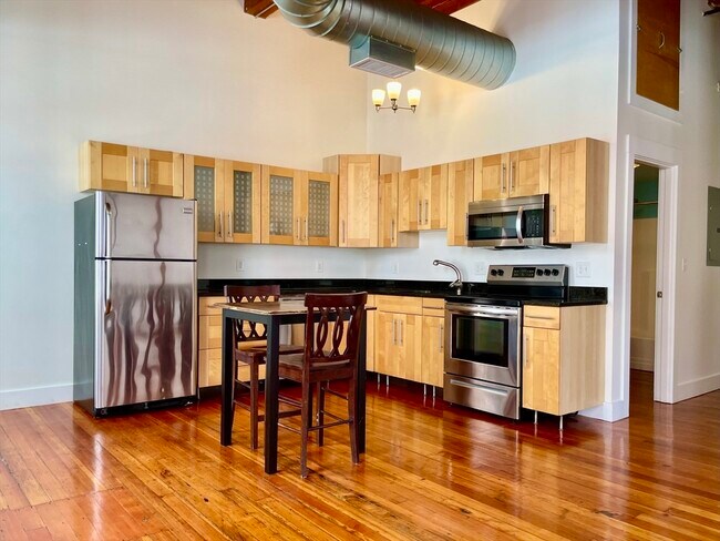 Building Photo - 49 Munroe St