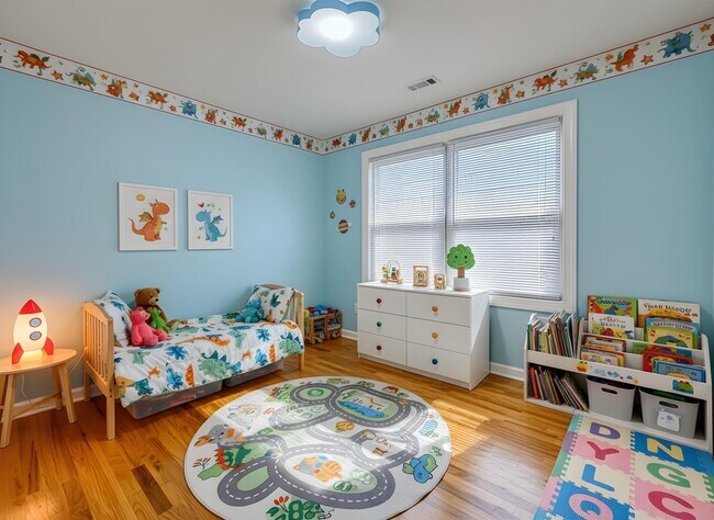 Building Photo - 126 OGDEN Ave