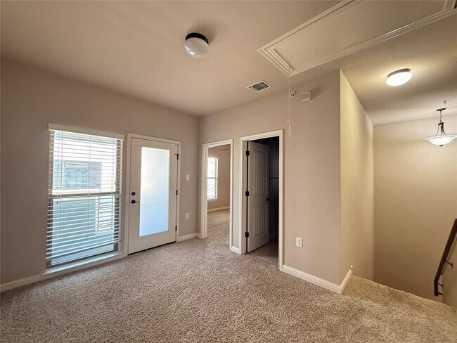 Building Photo - 2021 Simond Ave