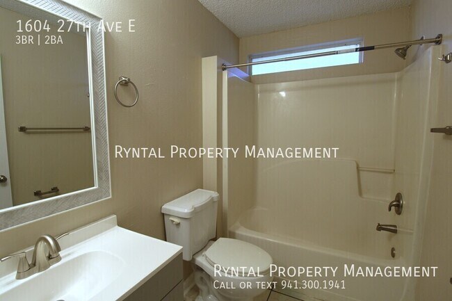 Building Photo - 1604 27th Ave E