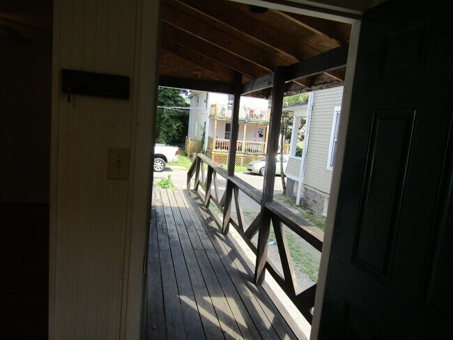 17 1/2 Oak - 17 Oak St