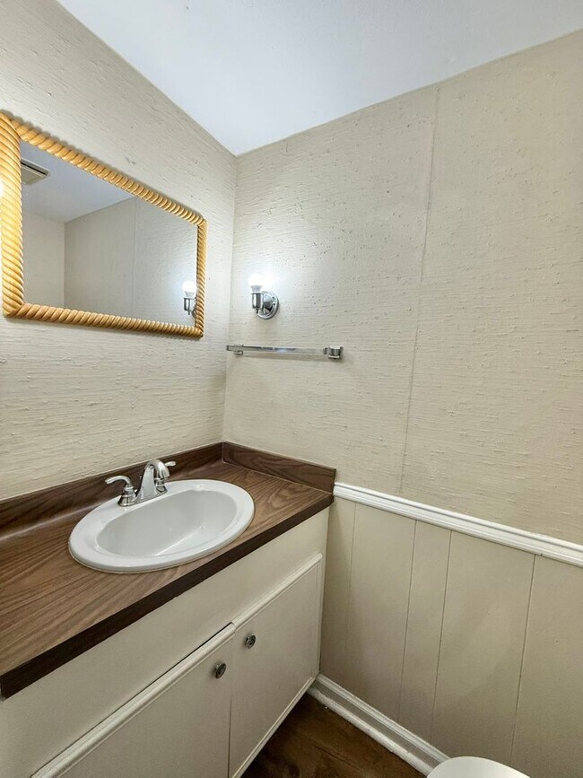 Building Photo - Delmar Dr. 2510/2512