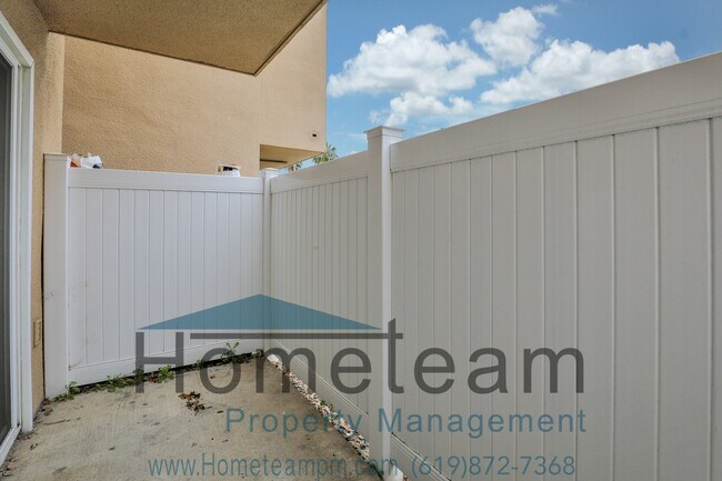 Building Photo - 3030 Suncrest Dr