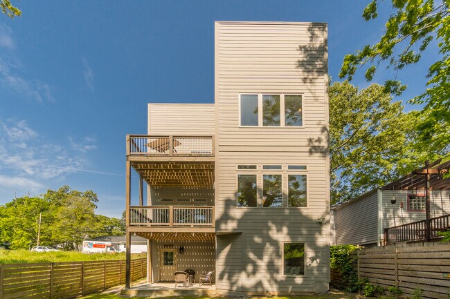 Building Photo - 406 East Side Ave SE