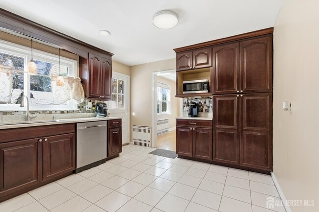 Building Photo - 219 Plainfield Rd