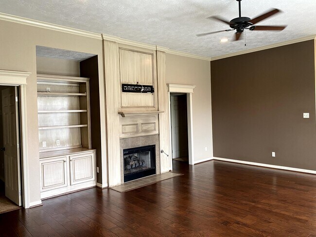 Building Photo - 8422 Alison Ave