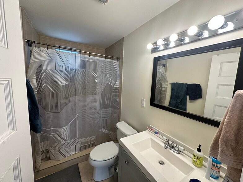 Building Photo - 6 Oswald St