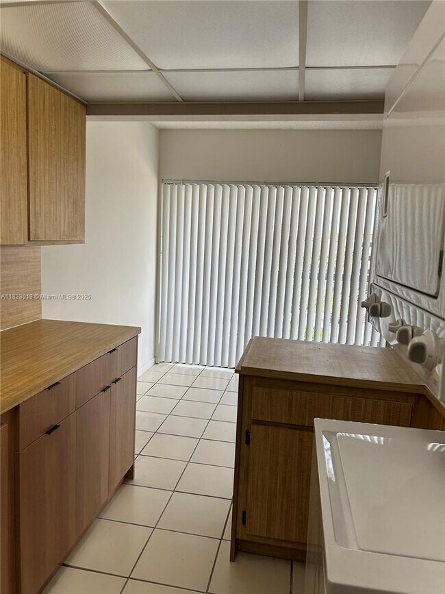 Building Photo - 5900 SW 127th Ave