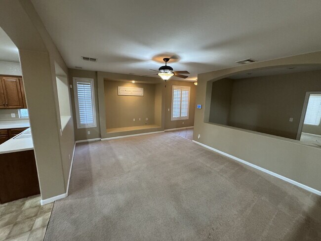 Building Photo - 3 BED, 2 bath, Single Story