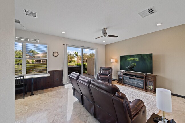 Building Photo - 7865 Jewelwood Dr