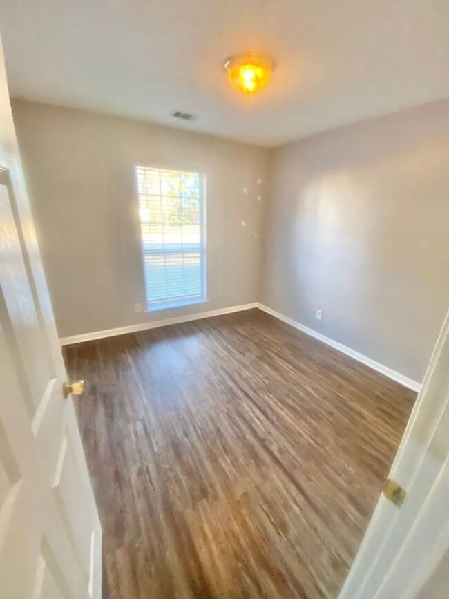 Building Photo - Brick Ranch styled home, located in the vibrant community of Pooler, GA