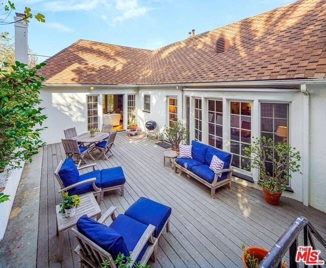 Building Photo - 10614 Le Conte Ave