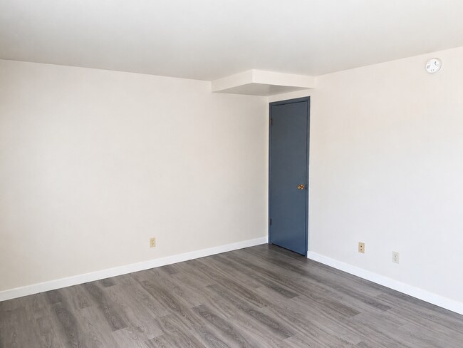 Building Photo - 703 Woodford Ave N