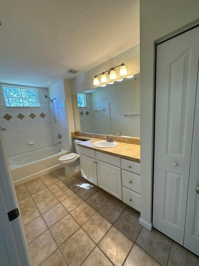 Building Photo - 9873 Baywinds Blvd