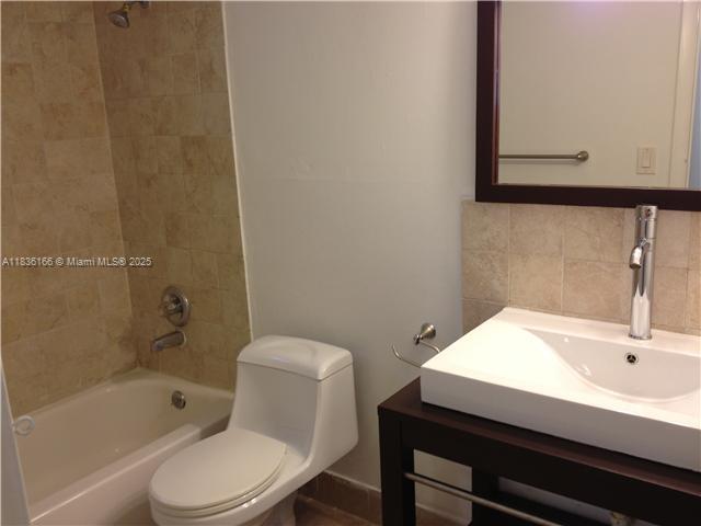 Building Photo - 13714 SW 90th Ave