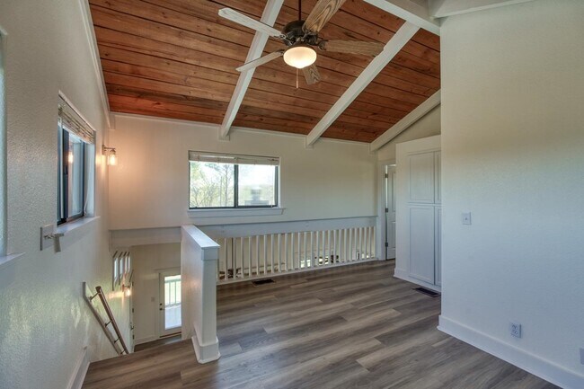 Building Photo - 758 Sandy Mountain Dr