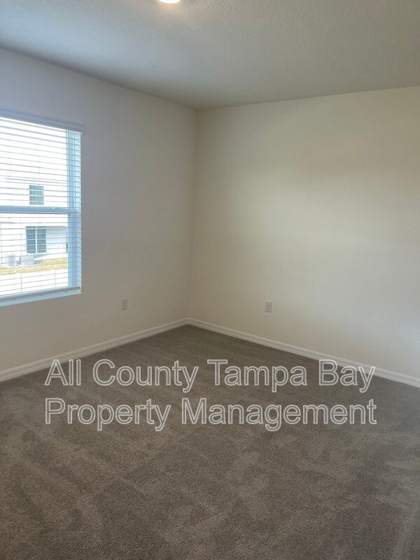 Building Photo - 33061 Major Oak Dr