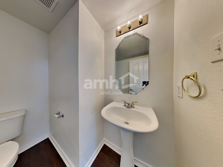 Building Photo - 8751 Sunset Trace Dr