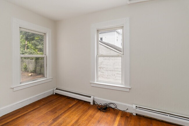 Building Photo - 76 Forest St