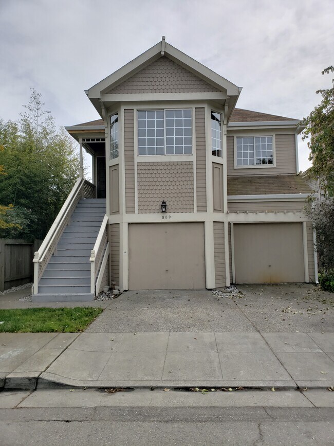 Primary Photo - 809 15th St