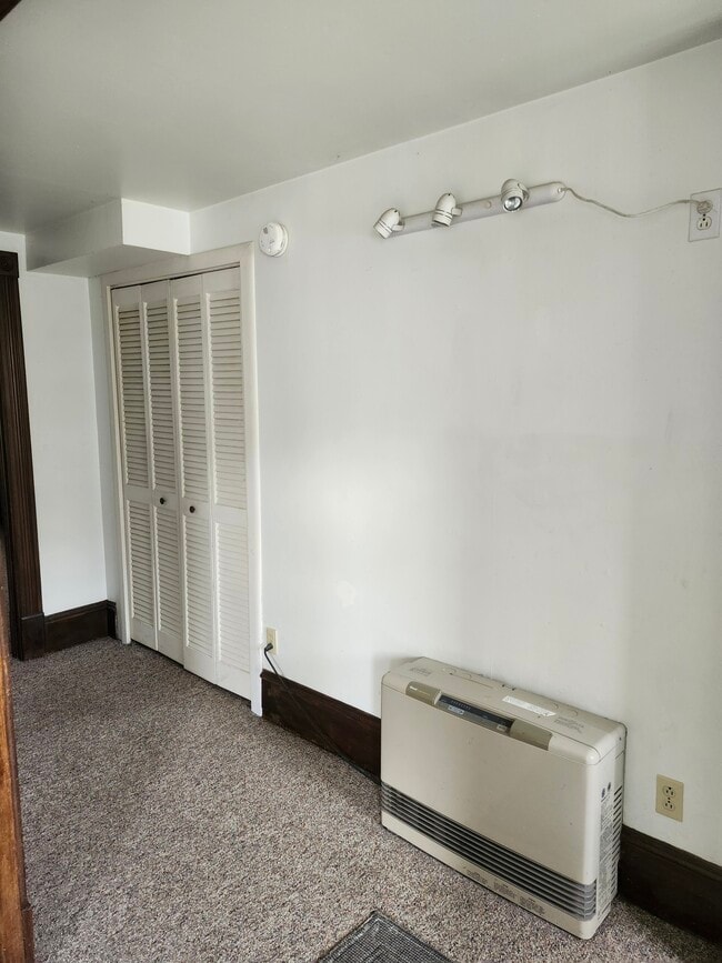 Hallway - Washer/Dryer - 130 Loomis St