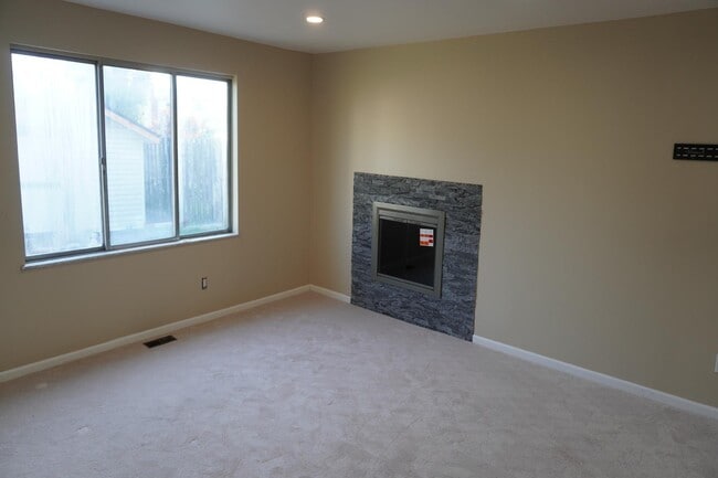 Building Photo - 4415 Fox Hill Dr