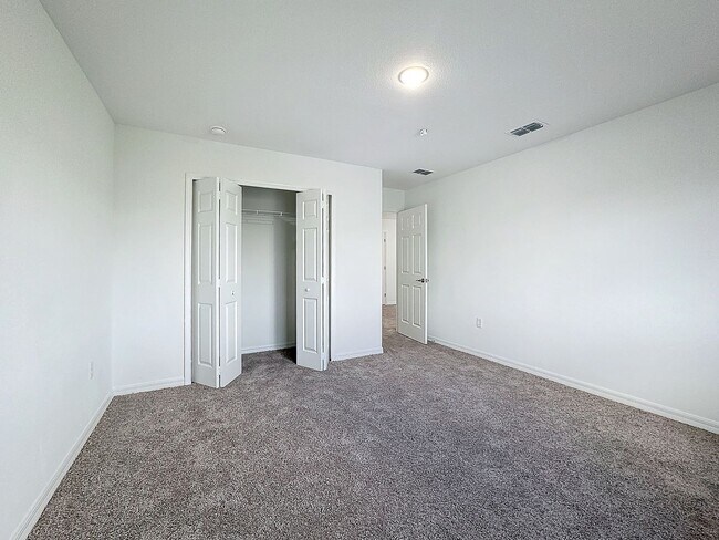 Building Photo - Townhouse For Lease in Saint Cloud