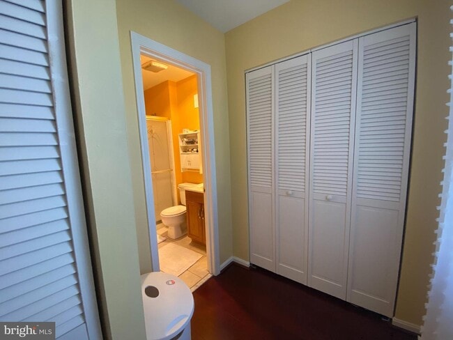 Building Photo - 8207 Stationhouse Ct