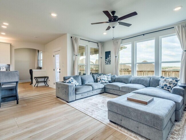 Building Photo - Beautifully upgraded 3 bedroom located on a cul-de-sac - Don't miss out!