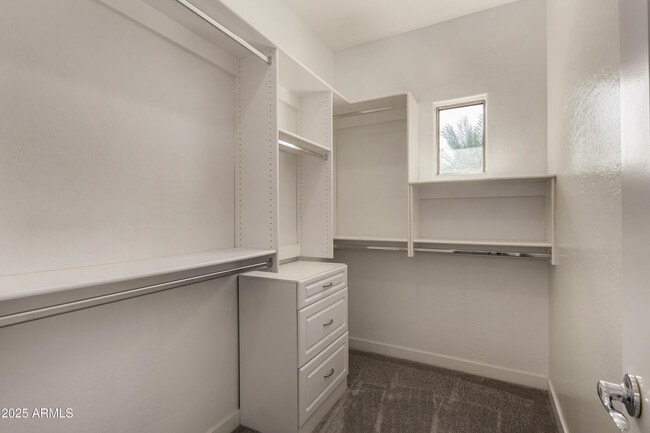 Building Photo - 815 E Rose Ln