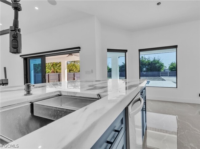 Building Photo - 2836 NW 5th St