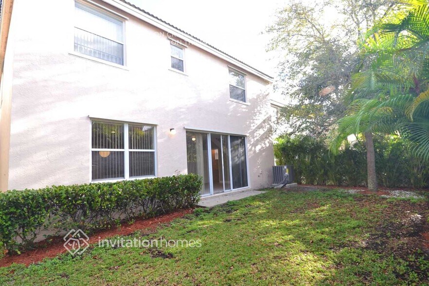 Building Photo - 15808 SW 48th Manor