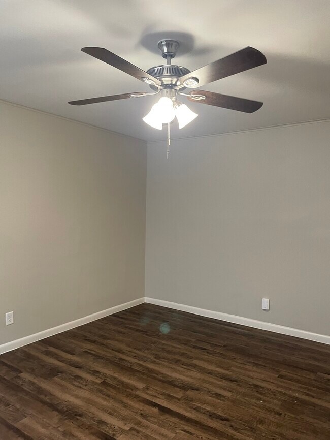 Building Photo - 7015 Eddy Ln