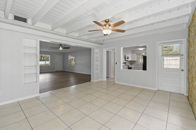 Building Photo - Beautifully maintained 2-bed/2-bath single-family residence is available for rent in one of West ...