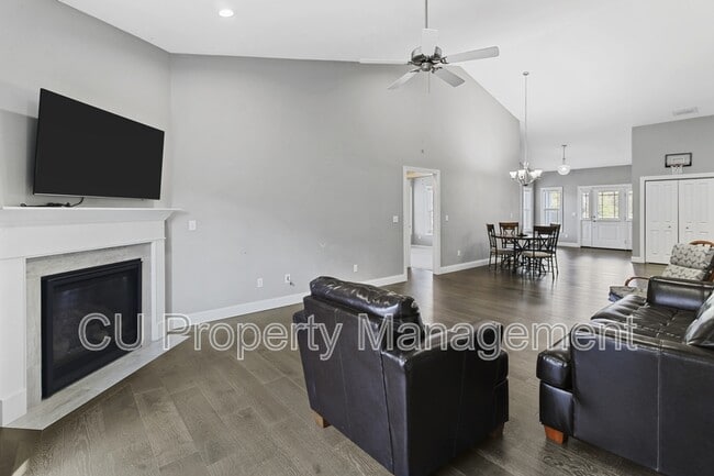 Building Photo - 3003 E Stillwater Landing