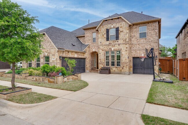 Primary Photo - Beautiful home with elegant curved stairca...