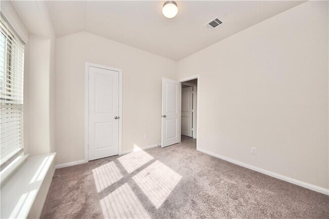 Building Photo - 1250 Chad Dr